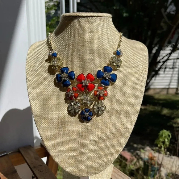 Flower Women Necklace - Picture 6 of 6